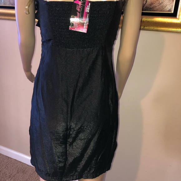 Ruffled Fitted Dress - Picture 4 of 6